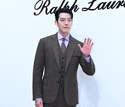 김우빈, 멋진 인사 [포토엔HD]