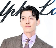 김우빈, '강렬한 턱선' [사진]