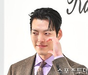 [ST포토] 김우빈, '귀엽게 볼하트'