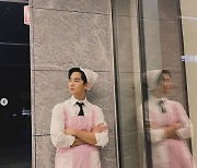 '재벌집 사위' 김수현, 땡땡이 앞치마 입고 '심각'..깜찍美 UP