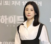 포즈 취하는 이보영