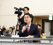 [포토] 경부선 지하화 추진 발언하는 문헌일 구로구청장