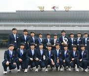 아시안컵 우승한 북한 여자축구 선수들 환호 속 귀국