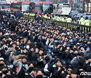 구호 외치는 금속노조 '2024 투쟁선포식'