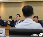 '2000명' 의대증원 마침표…패닉에 빠진 의료계, 선택지 있나