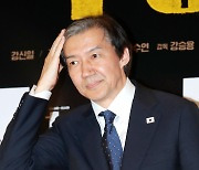 극장 찾은 조국 대표