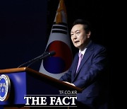 尹 "가업 승계 제도 비현실적…적극적으로 제도 개선할 것" 