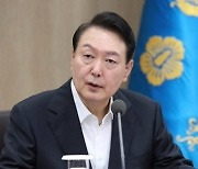 윤석열 대통령, 황상무 시민사회수석 사의 수용···민주당 "꼬리 자르기" 비판