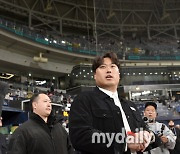 [MD포토] 류현진 '고척돔에서 열리는 MLB 개막전 왔습니다'