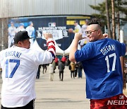 MLB 서울시리즈 개막전, 오타니 유니폼 입고