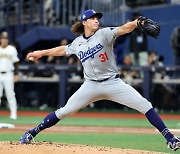 MLB 개막전 선발로 나선 LAD 타일러 글래스노우