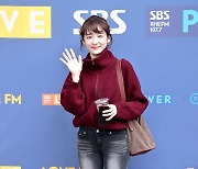 박지현, '커피와 함께 출근' [사진]