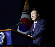 [속보] 尹 "기업 발전시켜 온 상공인, 대한민국 현대사의 영웅"