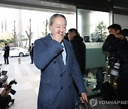 경찰 출석하는 주수호 의협 비대위 언론홍보위원장