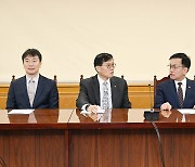 대화하는 최상목 부총리와 이창용 한은 총재