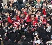 한동훈 위원장, 대구 후보자들과 함께