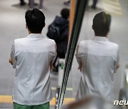 의대 교수협 "내주부터 주 52시간만 근무…외래진료 최소화"