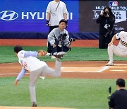 ‘감동이었어’ 한국 MLB 개막전, 박찬호 시구·김하성 시포…류현진 출현