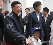 MLB 서울시리즈 열리는 고척돔 찾은 신동빈 롯데그룹 회장