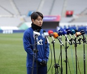 [한국-태국] 야유 대신 함성으로 맞은 이강인 선수소개, 손흥민에 이어 팬들도 너그러운 용서