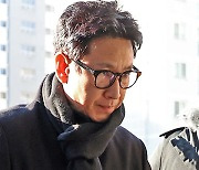‘고 이선균 수사정보 유출’ 혐의 인천청 경찰관 구속영장 신청