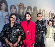 제페토와 함께하는 파리 K패션쇼, 포즈 취하는 韓대표 디자이너들
