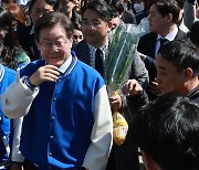 이재명, 경기 북부 찾아 "전쟁 나도 이상할 게 없게 만드는 집단" 정부 외교 정책 비판