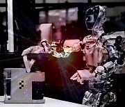 ‘사람처럼 판단·행동’ AI로봇 경쟁, 미래는?