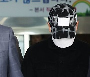 '이선균 수사 정보 유출' 경찰관 구속영장 기각…"혐의 인정"