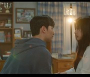'눈물의 여왕' 김수현, 김지원에 키스하려다 도망 "원한거야? 미쳤어" [TV캡처]