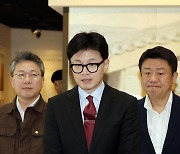 의대교수협 회장단 간담회 마치고 취재진 만난 한동훈