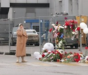 "바닥에 엎드려 죽은 척했다"…공연장 테러 생존자 증언