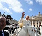 교황, 러 테러에 "하느님에 도전한 비열한 공격"