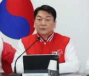 안철수, 尹 의대 정책 비판  "총선 앞둔 정치적 접근…의료계 제안 살피라"