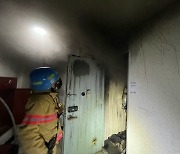 수원 아파트 10층에서 화재…1명 심정지·200여명 대피
