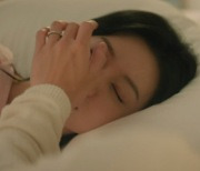 “너랑 같이 자도 돼?”… 김수현, 김지원과 동침 시작(‘눈물의 여왕’)