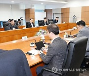 이차전지 관계자들과 간담회 갖는 최상목 부총리