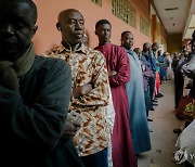 세네갈, '연기·번복' 우여곡절 끝 대선투표 개시