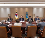 尹, 美 하원 코리아스터디그룹 접견…한미동맹 협력 논의