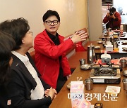 [포토] 신당동 떡볶이타운 찾은 한동훈 위원장