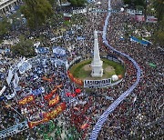 ‘5월 광장’에 몰려든 성난 민심…대통령은 “독재 피해자 수천명 불과”