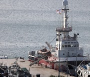 [포토] 키프로스 항구에 정박된 자선단체 선박