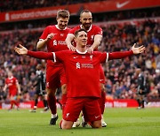 [VIDEO] Fernando Torres rolls back the years with goal for Liverpool legends