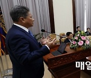[포토] 매경 캄보디아 포럼 앞두고 한국 기업인들에게 브리핑하는 CDC 부총리