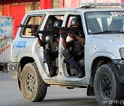 '갱단 폭동' 아이티, 무법 천지에…"국민 2명 헬기로 철수"