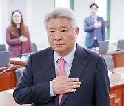 김홍일 방통위원장, 16차 회의 주재