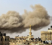 [포토] 이스라엘 공습 이후 연기 피어오르는 라파