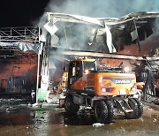 인천 창고 화재, 3시간여 만에 불길 잡았다…인명·재산 피해 확인 중