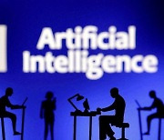 英 "AI로 근로자 800만명 일자리 잃는다"