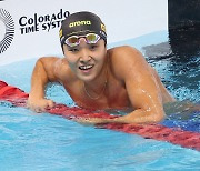 '적수가 없다' 김우민 자유형 400m 압도적 1위…파리 올림픽 출전권 또 획득